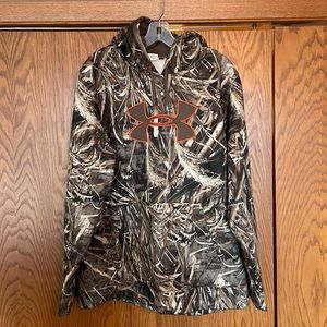 XL Under Armour camo sweatshirt.
